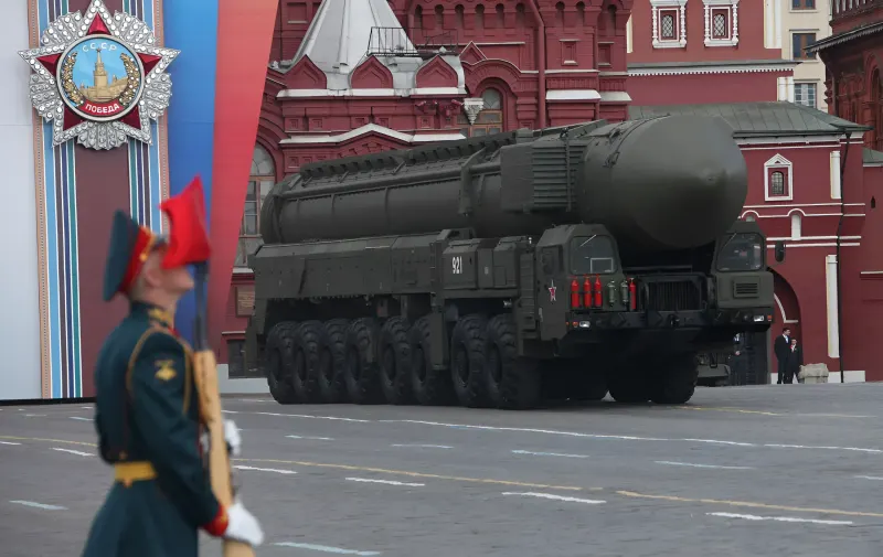 Ракетний комплекс з балістичною ракетою на військовому параді на Червоній площі
