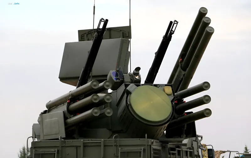 Зенитно-ракетно-пушечный комплекс «Панцирь-С2» на фоне неба — система, уничтоженная украинскими дронами в Запорожье