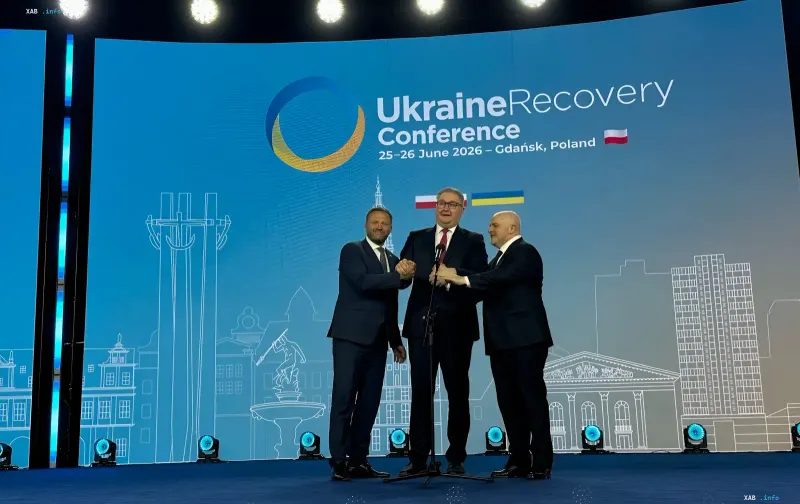 Учасники конференції Ukraine Recovery Conference у Гданьську, Польща, 25-26 червня 2026 року, що символізують передачу естафети Естонії для проведення наступної події в Таллінні.