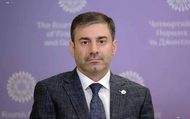 Омбудсмен Лубинец на фоне логотипа форума, обсуждающий нарушения прав при мобилизации