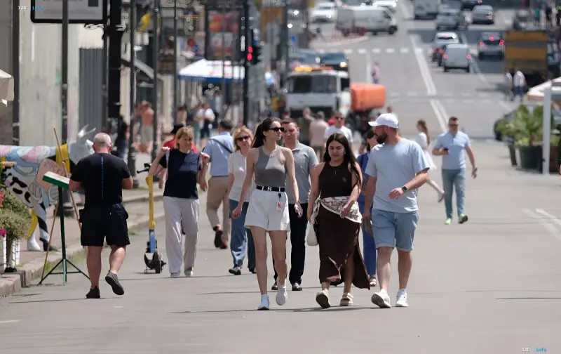 Ukrainians on a city street: symbol of hopes for the EU and doubts about NATO