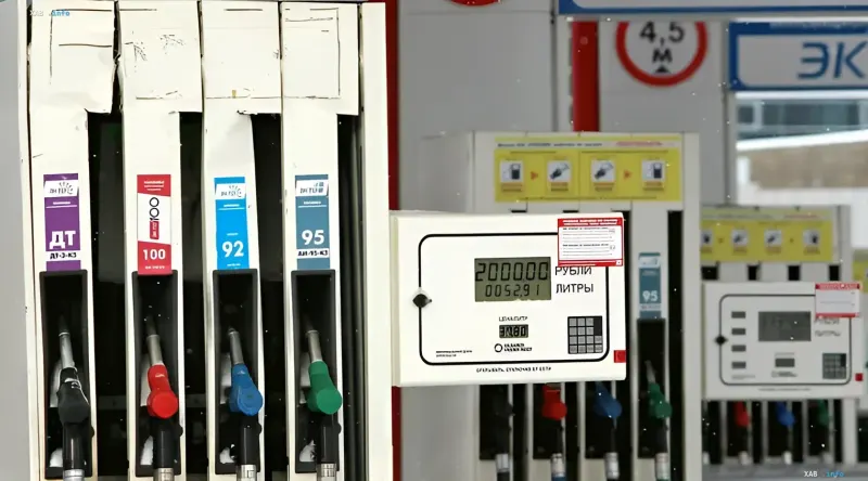 Fuel pumps with different types of fuel and a meter showing the price in rubles and liters, highlighting hidden data on gasoline prices