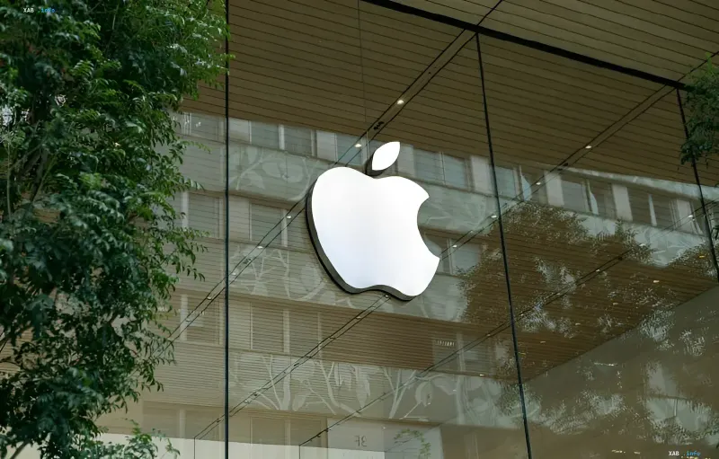 Apple-Logo auf Geschäftsfassade: FAS hat wegen Diskriminierung russischer Dienste gewarnt