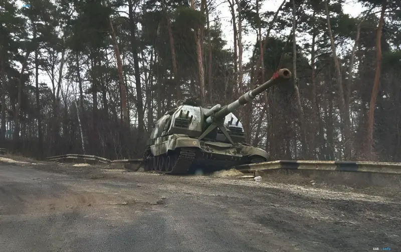 Знищена російська САУ 2С19 «Мста-С» у лісі, що ілюструє втрати РФ під час «Логістичного локдауну» ЗСУ у червні 2026 року