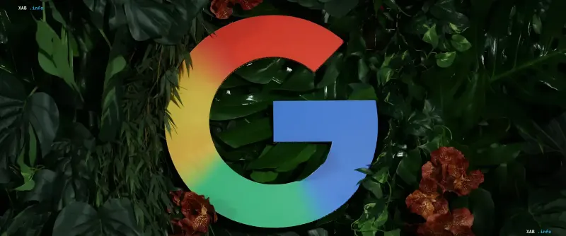Google-Logo vor tropischem Grün — Symbol des Unternehmens, das mit einer Rekordstrafe der EU konfrontiert wurde