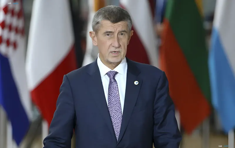 Пётр Порошенко на фоне флагов стран ЕС обсуждает план восстановления Украины на 70 миллиардов евро