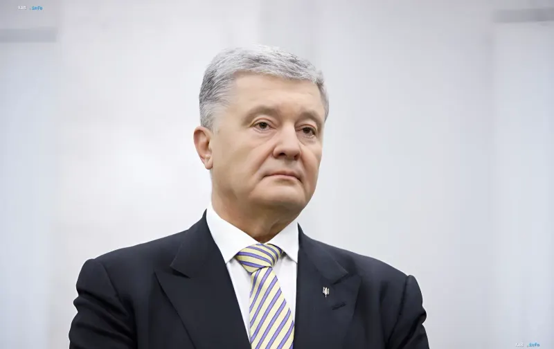 Former Ukrainian President Petro Poroshenko in a business suit, against the backdrop of the Supreme Court's decision to reject his lawsuit regarding sanctions