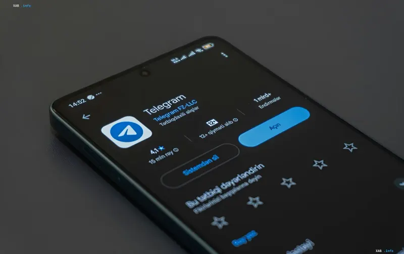 Smartphone mit geöffnetem Telegram-App-Installationsbildschirm im App Store – Illustration zur Nachricht über die Rettung der kurzen t.me-Links nach einem US-Sanktionsfehler