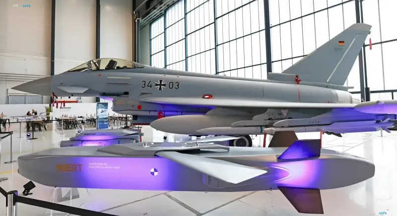 Літак Eurofighter Typhoon ВПС Німеччини та навчальна ракета на виставці, що символізують модернізацію та підготовку до нового стандарту Tranche 4
