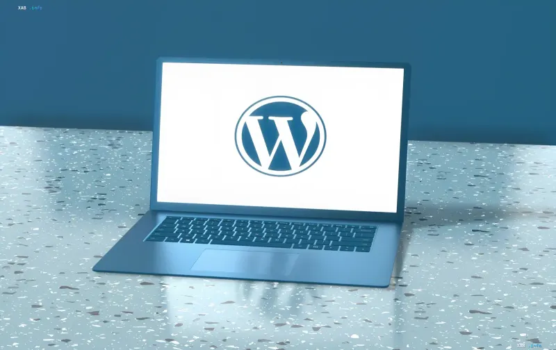 Ноутбук с логотипом WordPress на экране, символизирующий угрозу взлома из-за уязвимости WP2Shell