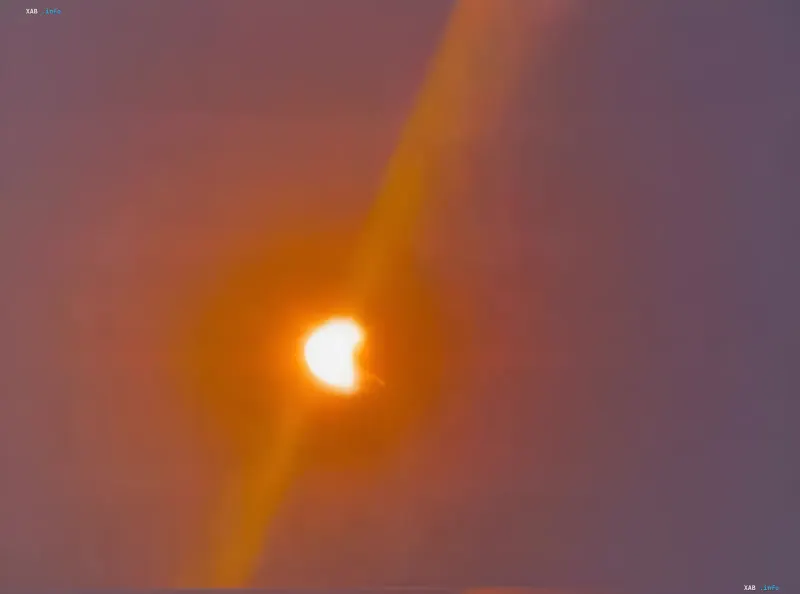 Helles Objekt vor dem Abendhimmel von Odessa, wahrscheinlich ein abgeschossener Drohne