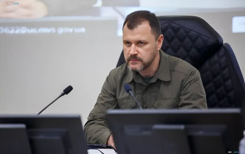 Leiter des Zivilschutzes von Kiew Markian Bublichko bei einer Besprechung zum Widerstandsfähigkeitsplan der Hauptstadt