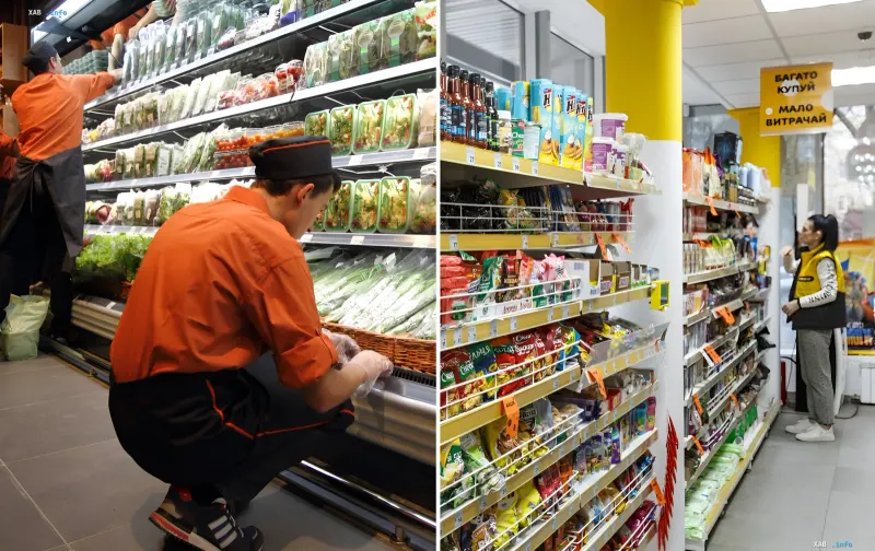 Supermarktmitarbeiter in orangefarbenen Uniformen füllen Kühlregale und prüfen das Sortiment – Illustration zu einem Artikel über Supermarktgeheimnisse, Strafen, Sauberkeit und Hotlines von ehemaligen Angestellten