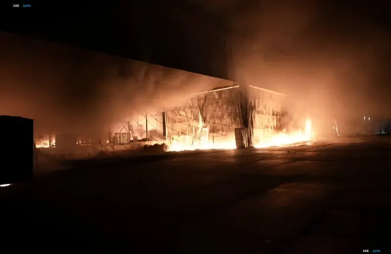 Brand am Kromberg & Schubert-Werk in Schytomyr: Gebäude in Flammen bei Nacht, Produktion unbefristet eingestellt