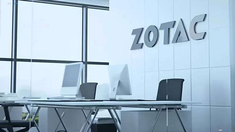 Офіс ZOTAC з логотипом на стіні та робочими місцями, що ілюструє попередження PC Partner про дефіцит бюджетних відеокарт у 2026 році