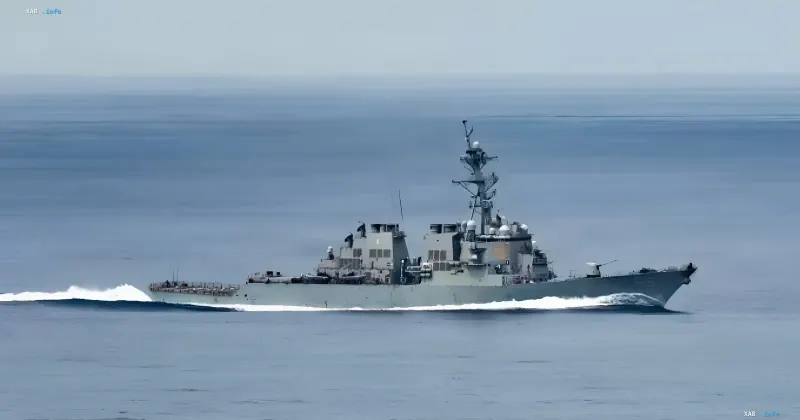 Эсминец USS Benfold в открытом море, столкнувшийся с критическим сбоем генераторов