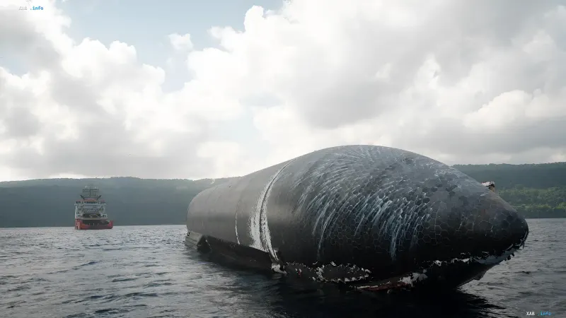 Прототип Starship Ship 40 SpaceX, врятований з Індійського океану, з видимими слідами пошкодження та характерною текстурою плитки.
