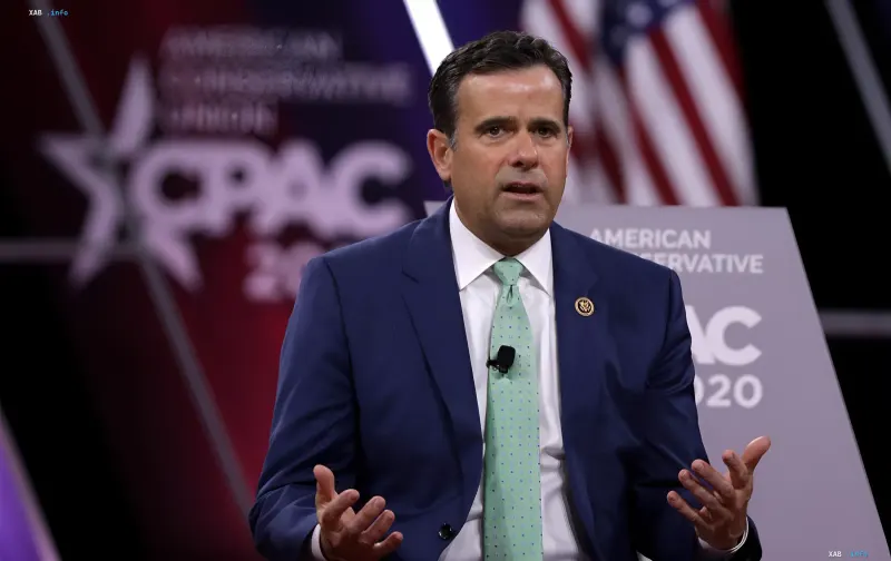 CIA-Direktor John Ratcliffe vor dem CPAC-Logo und der US-Flagge vor seinem nicht angekündigten Moskau-Besuch