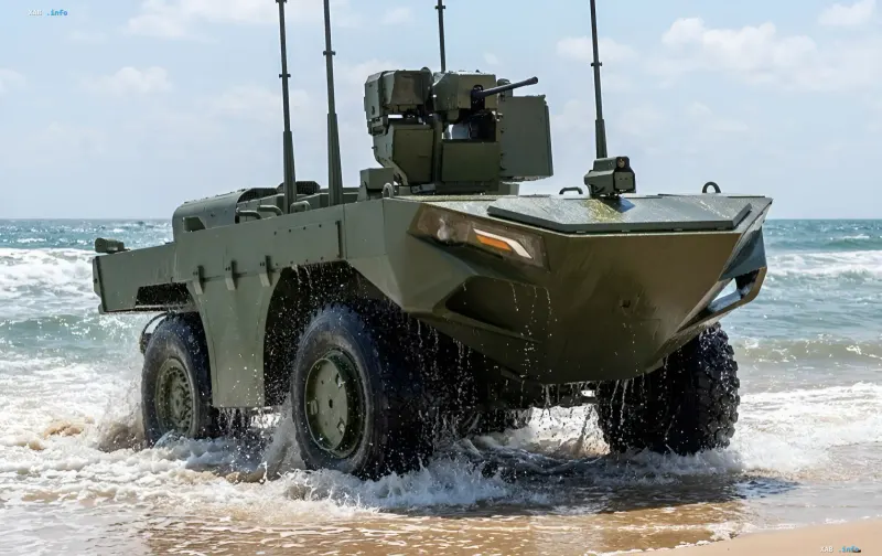 Турецкая плавающая десантная НРК-амфибия U-MAV от FNSS массой около 8 тонн в движении по мелководью с дистанционно управляемым боевым модулем