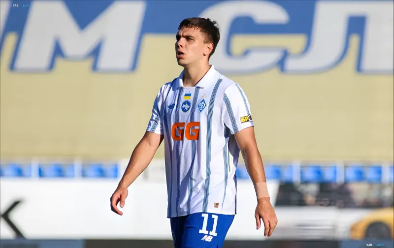 Dynamo player Kyrylo Ponomarenko in white and blue kit with number 11 on the football field