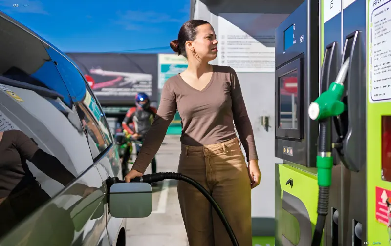Tanken an einer WOG-Tankstelle vor dem Hintergrund steigender Benzinpreise am 1. September 2026