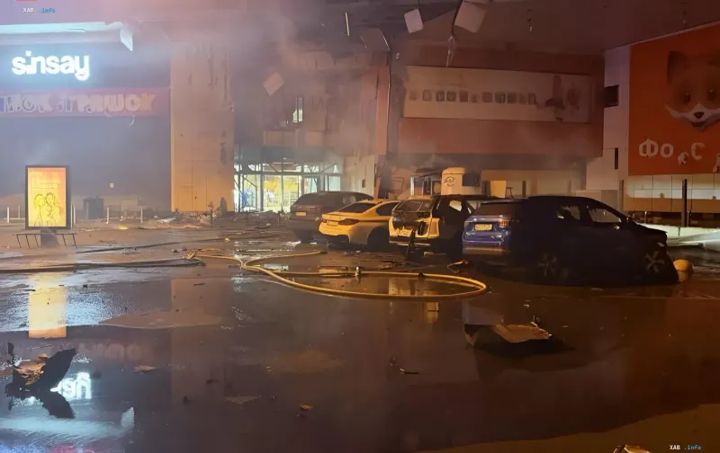 Aftermath of the Russian attack on the Manufaktura shopping mall in Sumy: burnt-out cars, smoke and water on the floor after the fire