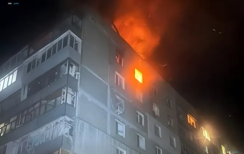 Fire at an apartment building in Zaporizhzhia after a nighttime drone attack: flames and smoke over the roof