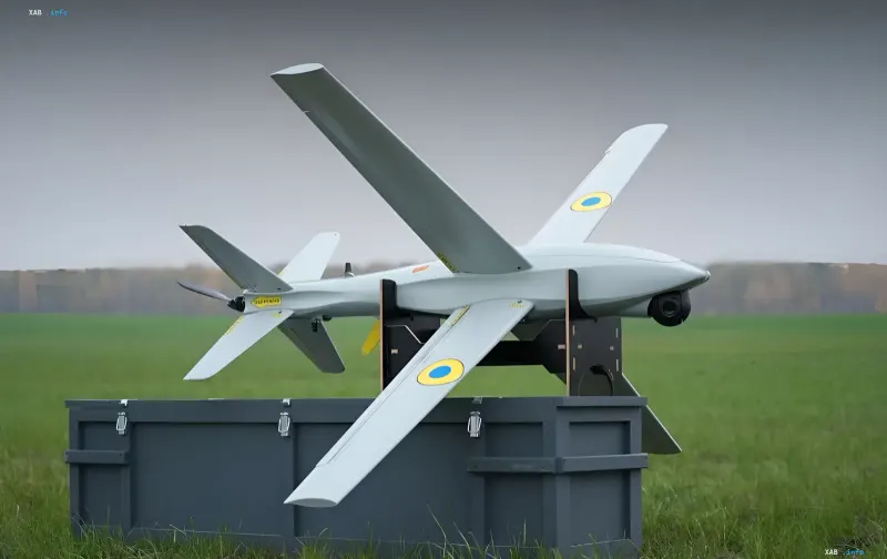 RAM-2X-Loitering-Munition-Drohne auf einem Ständer im Feld — die Waffe, mit der die ukrainischen Streitkräfte das Nebo-M-Radar bei Millerowo trafen