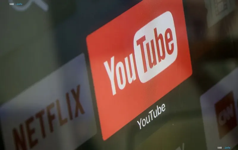 YouTube-Logo auf einem Gerätedisplay im Kontext der Einführung personalisierter Feeds auf Gemini-Basis
