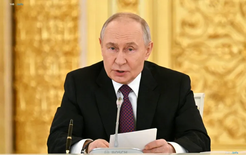 Wladimir Putin in einem luxuriösen Interieur, das Teil des neuen Residenzkomplexes in Sotschi sein könnte