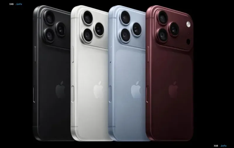 Neues iPhone 18 Pro Smartphone in den Händen eines Kunden in einem Elektronikgeschäft in der Ukraine