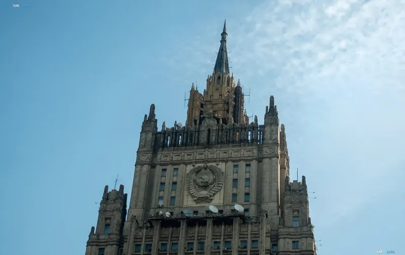Здание министерства иностранных дел России во время объявления о высылке дипломатов