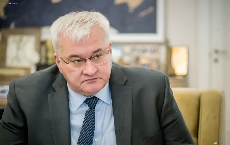 Прапори України та Південної Кореї на тлі дипломатичних консультацій
