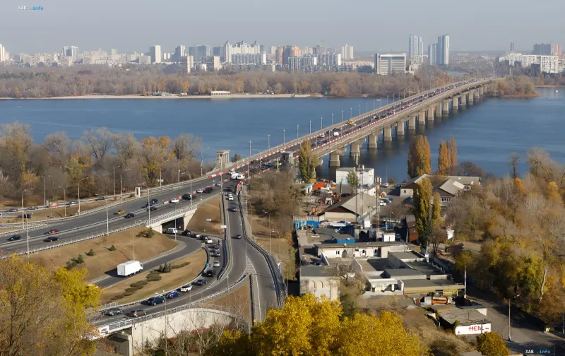 Transport collapse and traffic jams on bridges in Kyiv on October 2