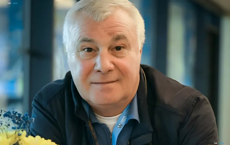 Анатолий Демьяненко во время интервью о своей футбольной карьере