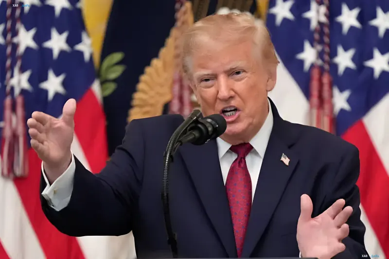 Дональд Трамп выступает с предвыборной речью перед сторонниками в США