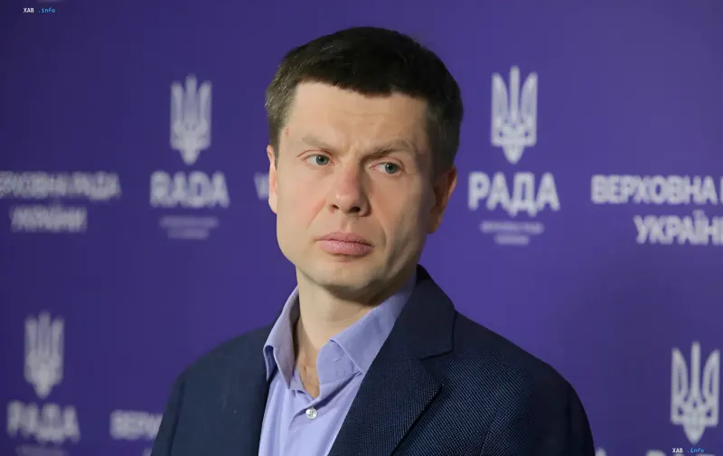Алексей Гончаренко и флаг Европейской Солидарности