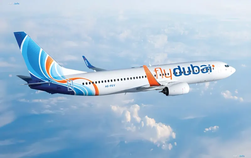 flydubai Passagiermaschine am Flughafen
