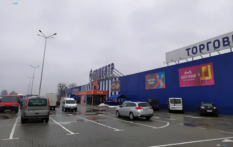 Мужчина с топором совершил нападение в гипермаркете Ковеля