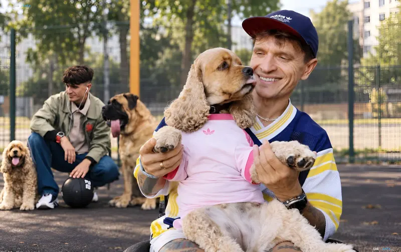 Ukrainian TV presenter Anatoliy Anatolich with a pet