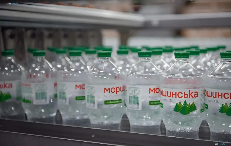 Бутылки минеральной воды Моршинская в магазине