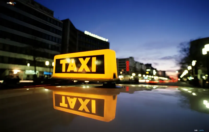Taxis in Kiew vor dem Hintergrund nächtlicher Verkehrsbeschränkungen und Stromausfälle