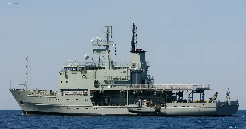 Australisches Marineschiff HMAS Leeuwin auf dem Meer