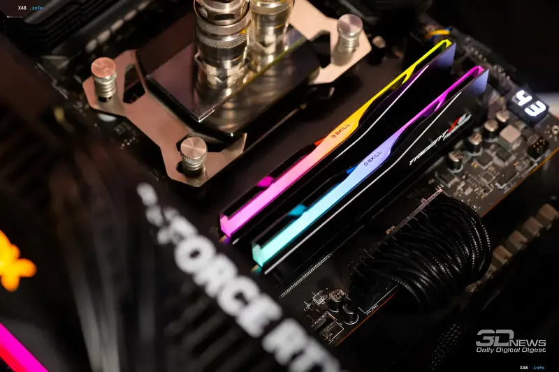 Модулі оперативної пам'яті DDR5 на материнській платі комп'ютера