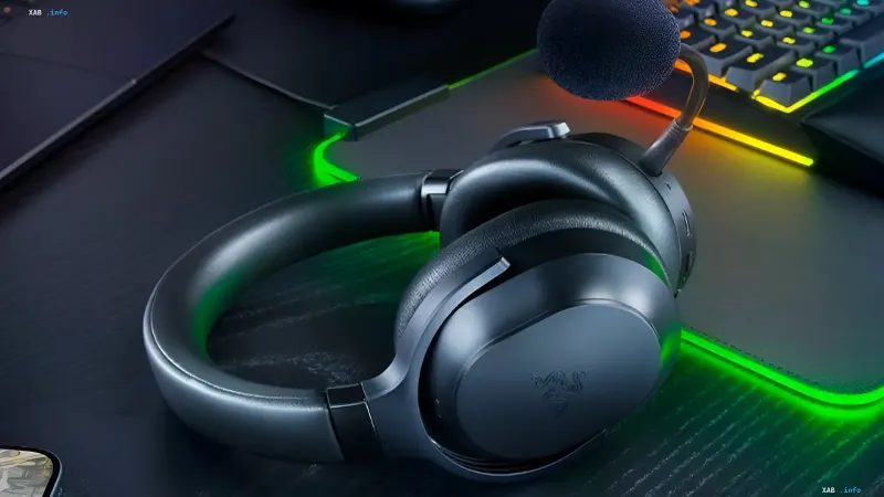 Беспроводная игровая гарнитура Razer Barracuda V2 Pro черного цвета на игровом столе с подсветкой.