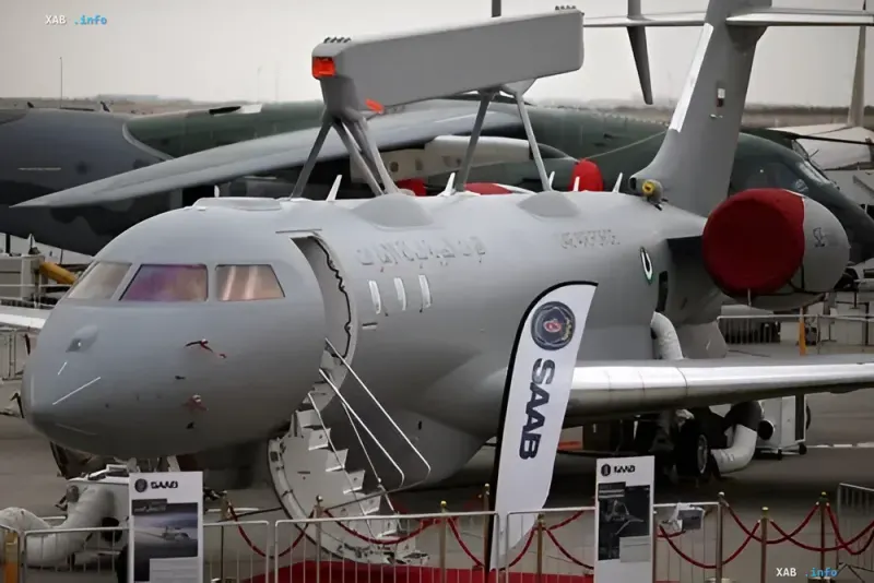 Luftgestütztes Frühwarnflugzeug Saab GlobalEye auf einem Flugtag mit Radar auf dem Rumpf