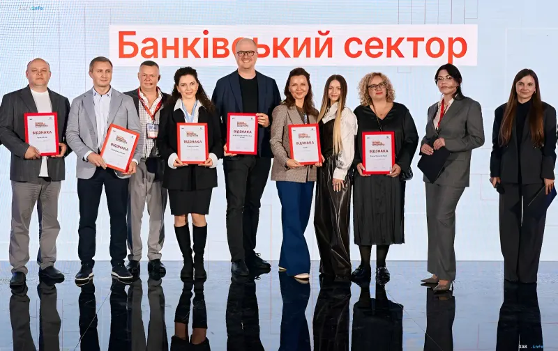 Vertreter der Universal Bank bei der Preisverleihung der Top-Arbeitgeber-Rangliste der Ukraine