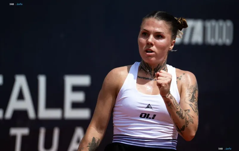 Украинская теннисистка во время матча на квалификационном турнире WTA 500 в Токио