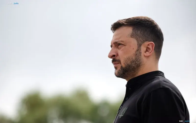 Президент України Володимир Зеленський у чорній футболці на офіційному заході