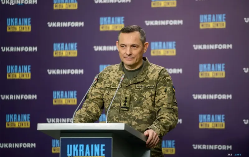 Начальник управления коммуникаций Воздушных сил ВСУ Юрий Игнат на брифинге в медиацентре